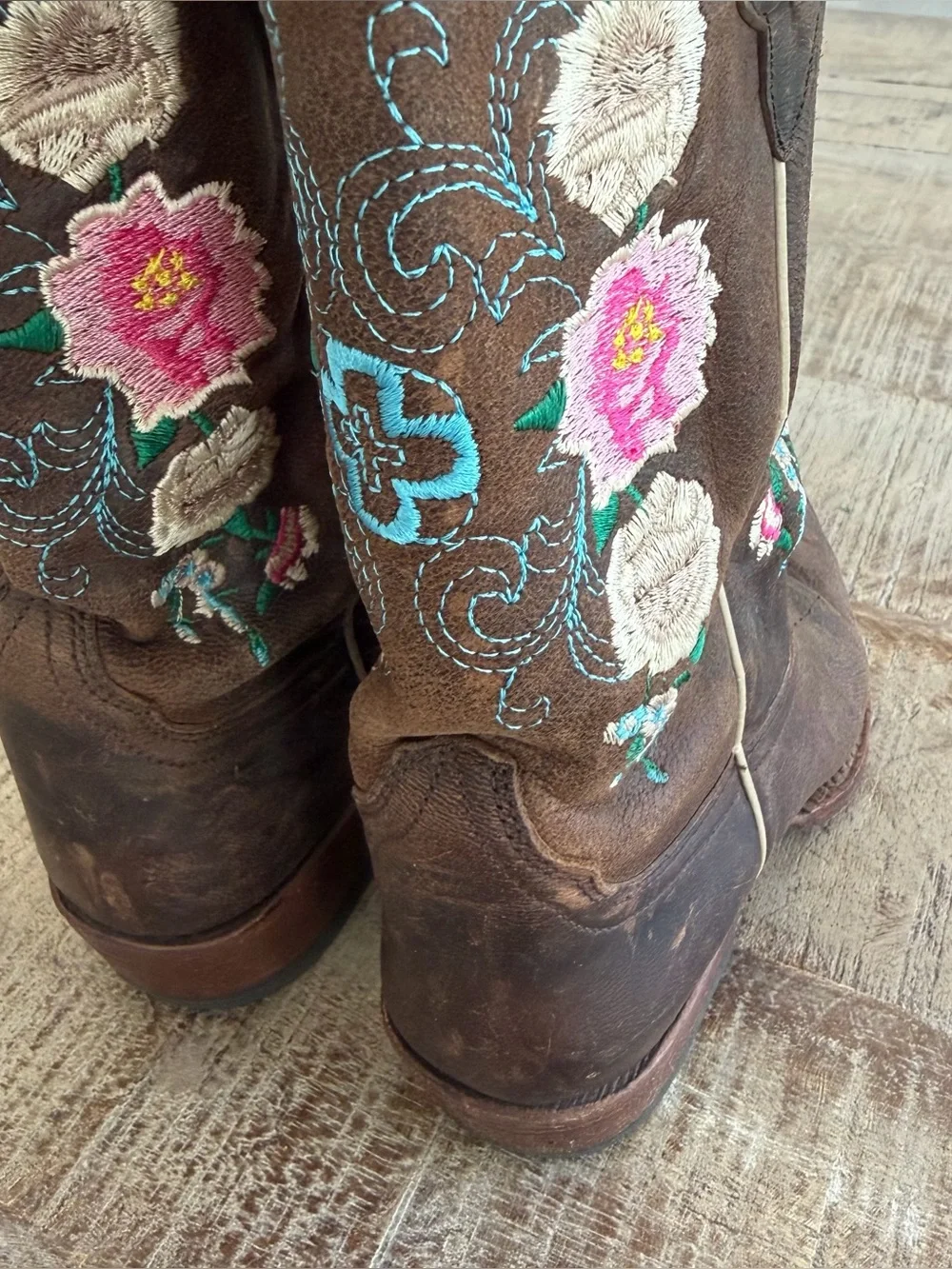 Kemo Sabe Girls Leather floral brown boots  size 2